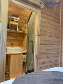 Hébergement insolite en tonneau, jacuzzi & piscine - Image 2
