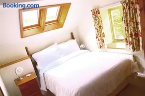 Hafannedd Cottage - riverside views - Image 2