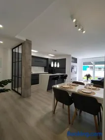 Casa Mallen, con amplia terraza, en el barrio de Nervión - Image 2