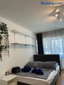 Cozy Central Apartment - Image 2
