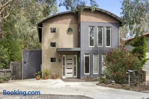 5 Lorettas Way - Image 1