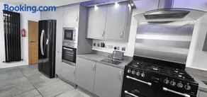 Bridge St 6 Bedroom House - Tranent - Image 3