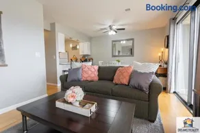 1BR Walk-In Condo at Pointe Royal - 2 Pools - FREE TICKETS INCLUDED - PR42-16 - Image 2