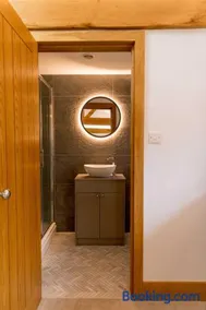 Peaceful Hideaway in South Downs - Image 2