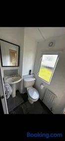 2 Bed Mobile Home Sea Views, Centre Field - Image 5