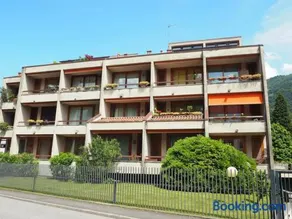 APARTMENT With SWIMMING POOL ON THE LAKE - Image 2