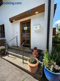 Bijou Guest House - Mansarde Room w Mountain View - Image 3