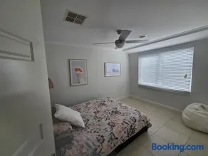 4 bed House next to Lake Richmond close to beach - Image 3