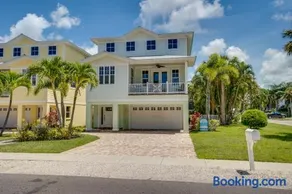 By the Beach with Heated Pool! - Image 4