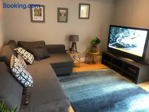 Twickes Townhouse - Image 3