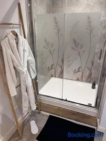 Private Cosy 1Bd in town - Image 2