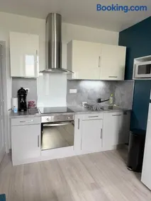 Appartement neuf, Parking privé, Jardin et BBQ - Image 4