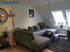 2 BR apartment on walk street - Image 1