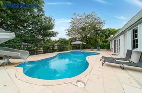 Pool House on the Water - Image 2