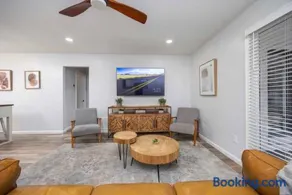 Elegant APT 8mi to FT Moore walk to Lakebottom - Image 2