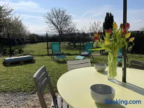 Gîte contemporain chaleureux pour 4 avec piscine partagée - Image 2