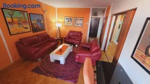 Shangri La Residence free parking or private garage - Image 4