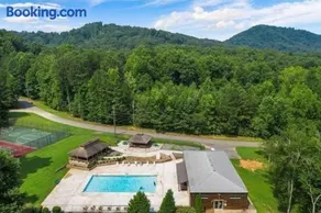 The Galaxy Getaway - Talking Rock Creek Resort - Image 2