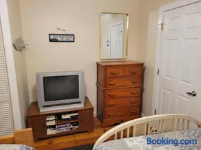 4 Seasons 4 bedroom lake level home - Image 3