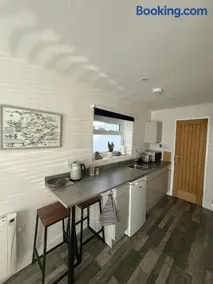 Entire guest suite in Four Mile Bridge, Rhoscolyn - Image 5