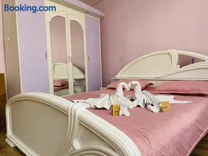 Lavender Luxury Apartment - Image 2