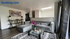 Remodeled, Spacious, Modern Retreat 5 BR, 3BA, 2KIT - Image 4