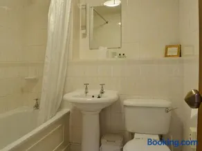 Grooms Room - Image 5
