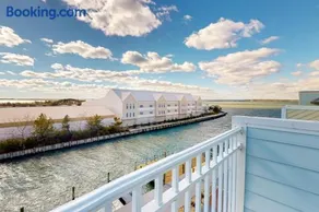 Sunset Island 57 Home 6 Bedrooms 4.5 Bathrooms Home - Image 3