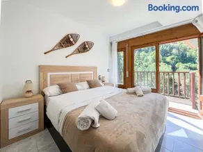 Barthe Holidays I Gran apartamento en el pueblo de Pal 8PAX I Balcon con vistas - Ideal para familias o grupos I Rider - Image 2