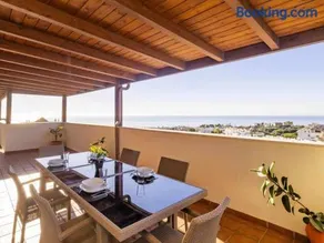 Ático con vistas al mar, piscina y parking - Image 2