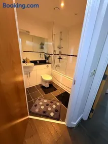 Cozy One bedroom with Free Underground parking in Mailbox Birmingham city - Image 5