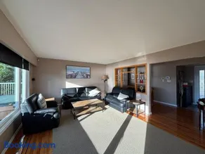 Sunset Shores Retreat - Image 4