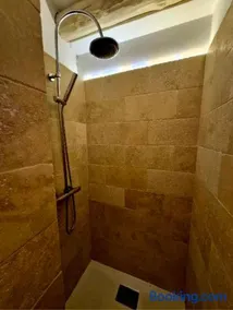Appartement T1 centre Lourmarin - Image 3