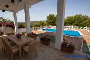 Catalunya Casas Spacious Mountain Retreat with Private Pool - Image 2