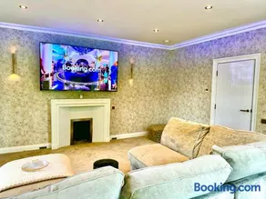 Red Roofs - 5BR Luxury - Large Gardens - EV Point - Near Edinburgh - Image 5