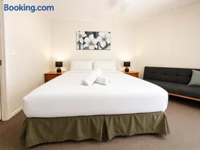 Ground Floor Beachfront Escape, Pool Views,Surfside Resort - Image 3