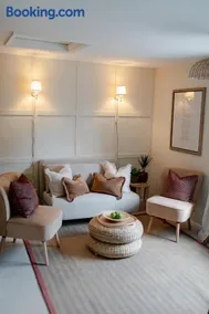 Flat in Arundel - Image 3