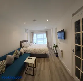 Brand New Private Annex Guest Suite - Image 3