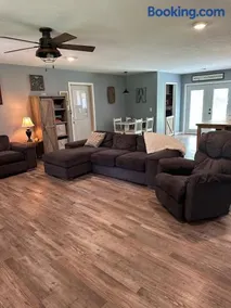 Quiet home near Lake Sullivan - Image 5