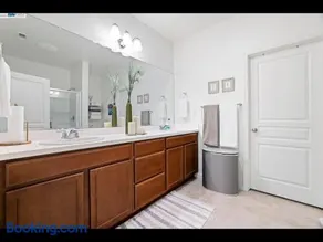 Spacious beautiful home perfect for groups and families - Image 1