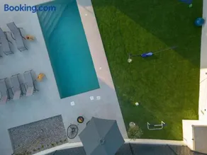 Blue Horizon Villa with Heated Pool 4BR and Skylight - Image 3