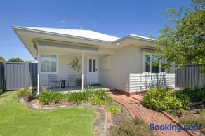 Cute Cummings St Cottage - Image 3