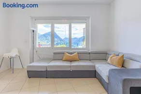 Imperial of Lugano 2 with a lake view and garden behind the station and 10 min from the lake of Lugano - Image 4