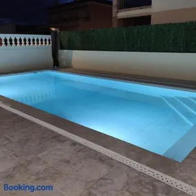 Casa en Empordà con piscina grande propia - Image 2