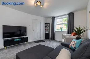 Countryside Stay Near JCB, Peaks & Alton Towers - Image 3