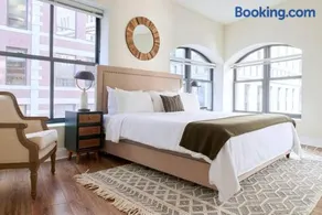 Cozy 2 Bed in Boston FIDI District - Image 3