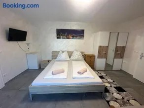 Modern Zimmer Schwanenstadt - Image 1