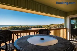 Castaway by Oak Island Accommodations - Image 2