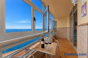 City apartment next to the Sea - Image 2