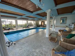 Coastal family home, sea views, indoor pool - Image 2